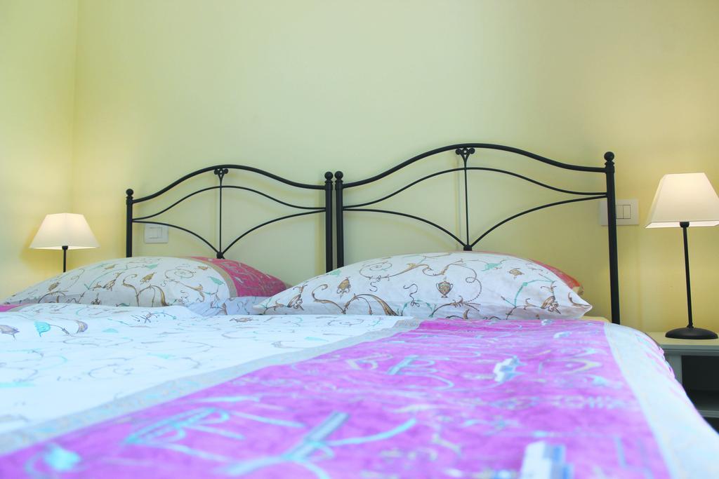 Alta Villa The Countryhouse Adults Only Boutique Bnb Vigliano d'Asti Camera foto